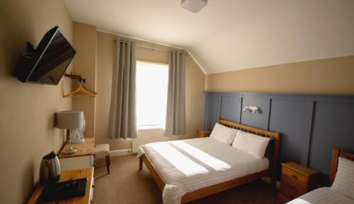 Triple Room with En-suite Shower -1st Floor