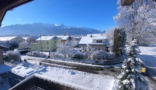 Apartment with Mountain View