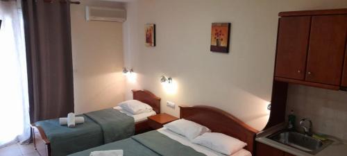 Economy Triple Room
