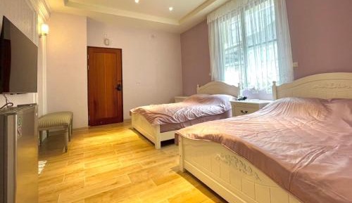 Quadruple Room with Private Bathroom