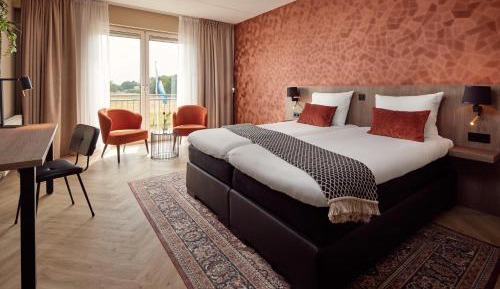 Twin Room with Bath