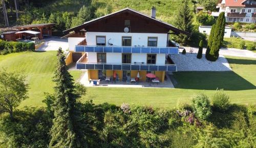 Apartment with Mountain View