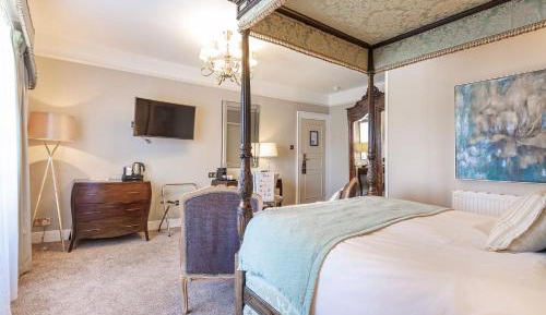 Deluxe Four Poster Room