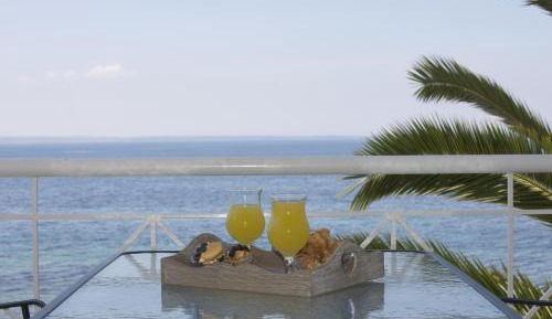 One-Bedroom Apartment with Sea View (4 Adults)