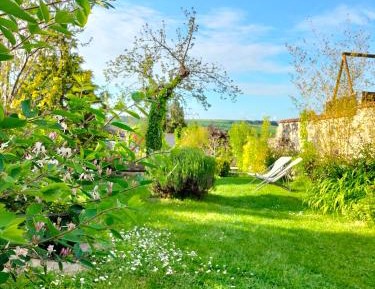 Deluxe Double Room (2 Adults + 1 Child)