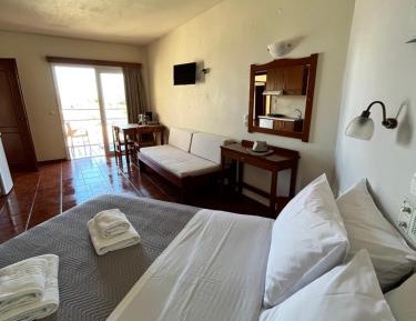 Triple Room with Garden View