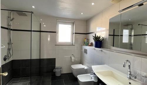 Single Room with Shared Bathroom