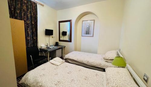 Twin Room with Shower