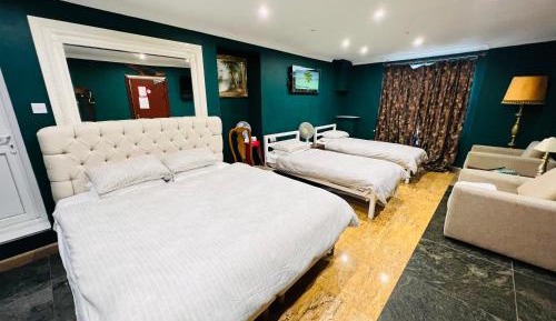 Deluxe Family Suite