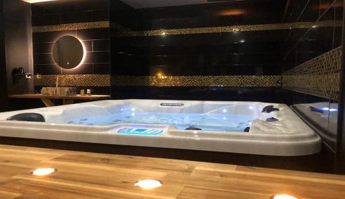 King Suite with Spa Bath