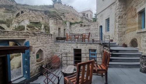 Deluxe Double Room (2 Adults + 1 Child)