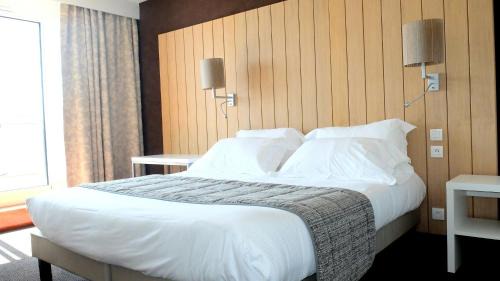 Standard Double Room with City View