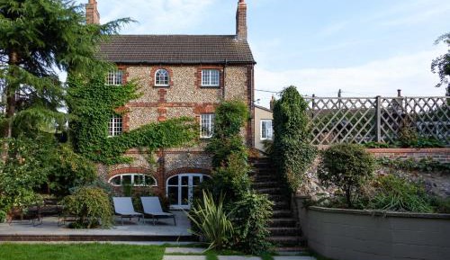 Cottage with Garden View