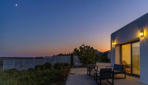 Villa with Garden View