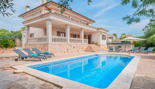 Villa with Garden View