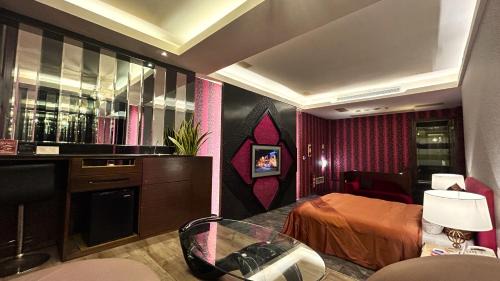 Deluxe Room (Check-in after 22:00)