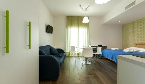 Deluxe Studio