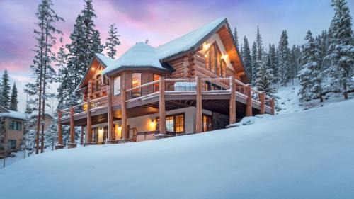 Five-Bedroom Holiday Home