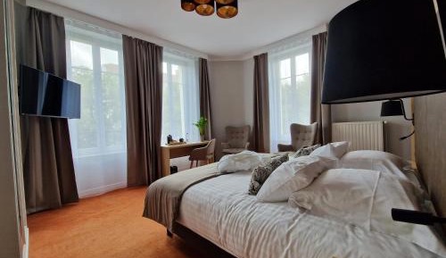 Queen Room with Garden View
