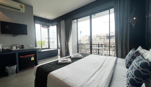 Superior King Room with River View