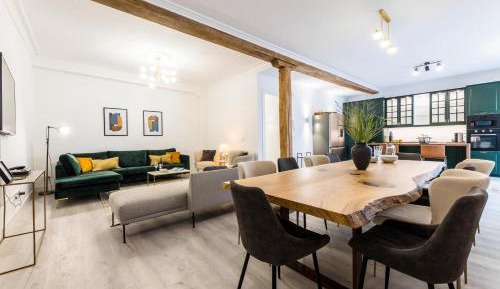 Deluxe Apartment
