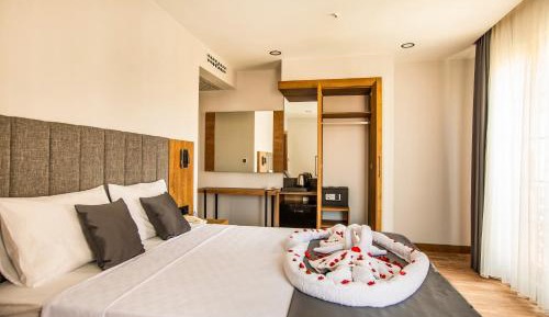 Deluxe Double Room with Extra Bed
