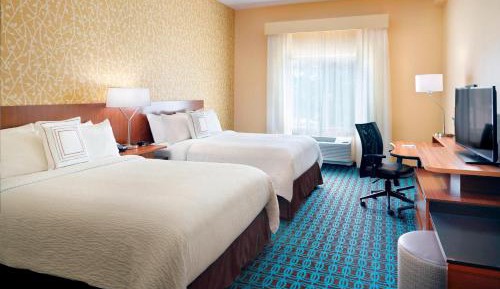 Queen Room with Two Queen Beds and Adapted Tub - Mobility Accessible