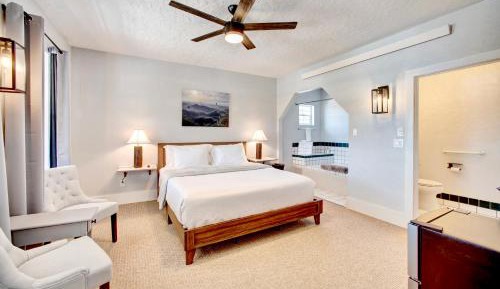 Deluxe King Suite