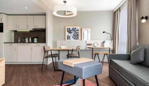 One Bedroom Apartment with Two Single Beds