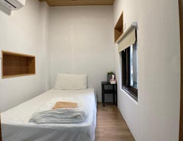 Single Room with Shared Bathroom