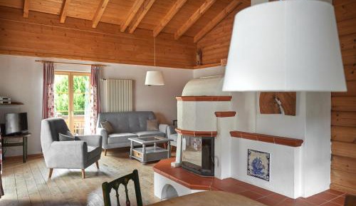Apartment with Mountain View