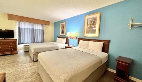 Deluxe Queen Suite