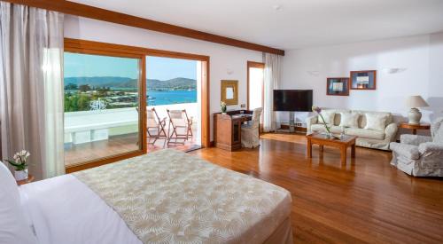 Luxury Hotel / Bungalow Suite Sea View