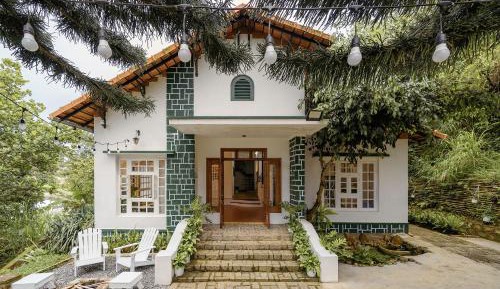 Villa with Garden View