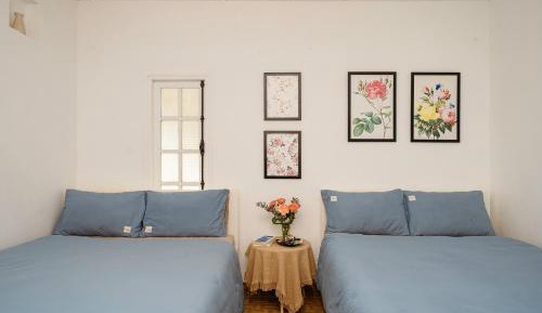 Family Room with Garden View