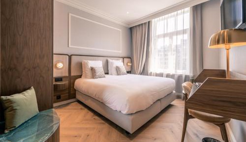 Comfort Room Front