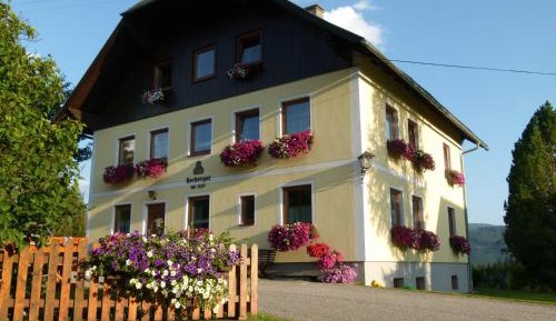 Large Apartment with Balcony