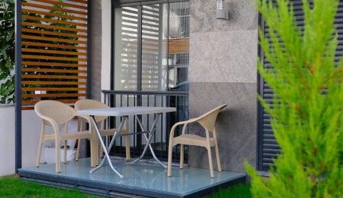 Apartment with Garden View