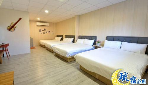 Family Room with Garden View