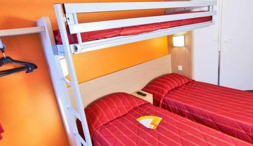Triple Room with 3 Single Beds