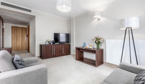 Standard Queen Suite with Sofa