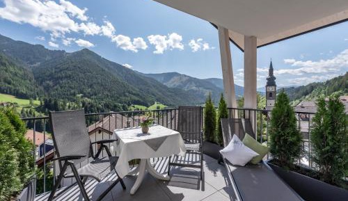 One-Bedroom Apartment with Balcony
