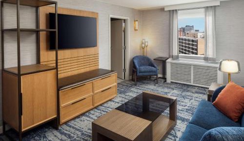 One-Bedroom King Suite with Two Sofa Beds - High Floors