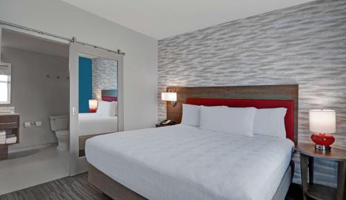 One-Bedroom King Suite - Non-Smoking