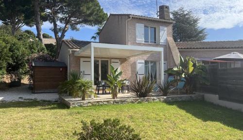 Villa with Garden View