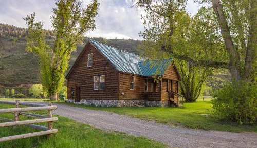 Three-Bedroom Holiday Home 