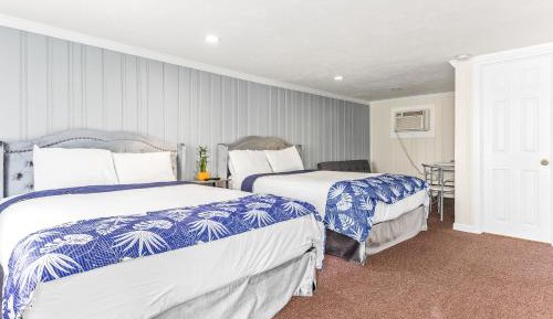 Queen Room with Two Queen Beds - Non-Smoking