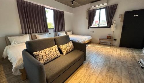 Quadruple Room with Private Bathroom