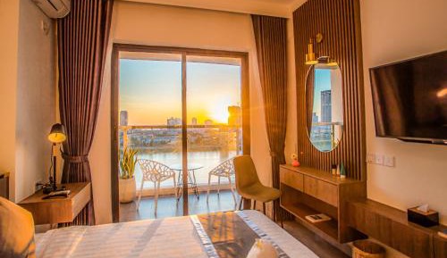 Superior King Balcony River View 