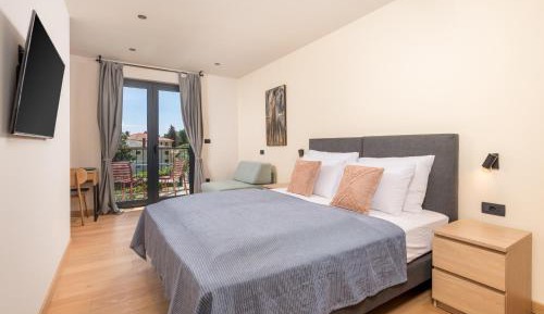 Triple Room with City View